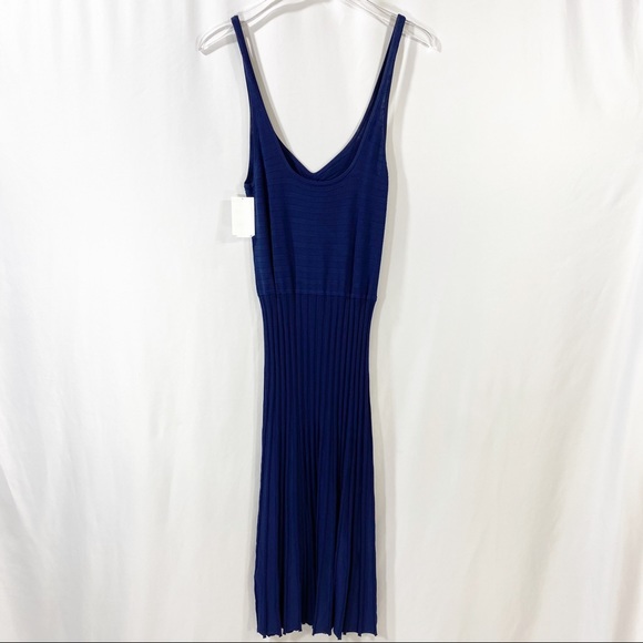 Chelsea28 Dresses & Skirts - Chelsea28 ribbed bandage dress